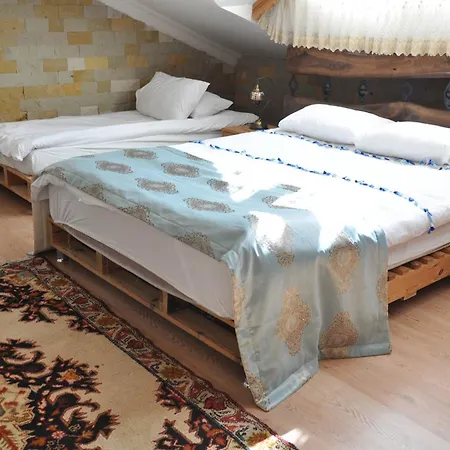 Uchisarstonehouse Szálloda *