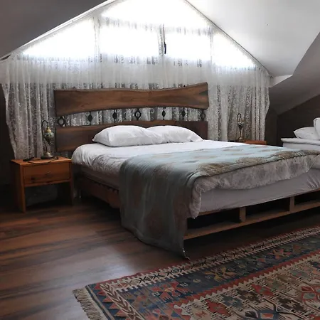 Szálloda Uchisarstonehouse *