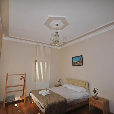 Szálloda Uchisarstonehouse *