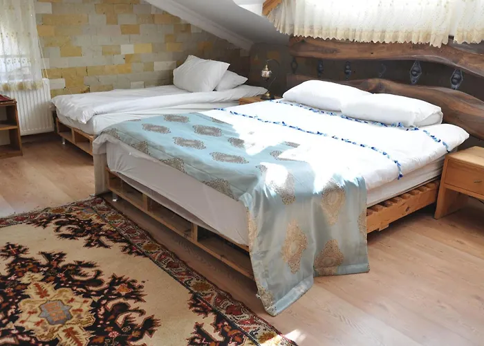 Uchisarstonehouse Hotel *