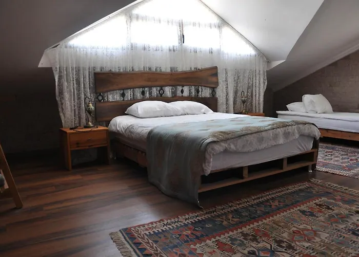 Hotel Uchisarstonehouse *