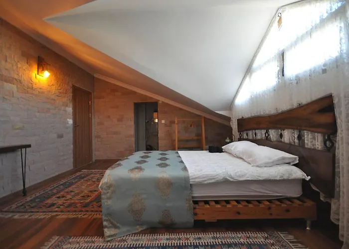 Uchisarstonehouse Hotel