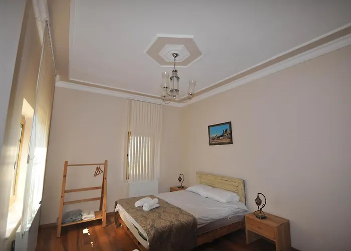 Hotel Uchisarstonehouse *