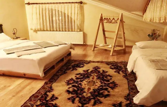 Uchisarstonehouse Hotel *